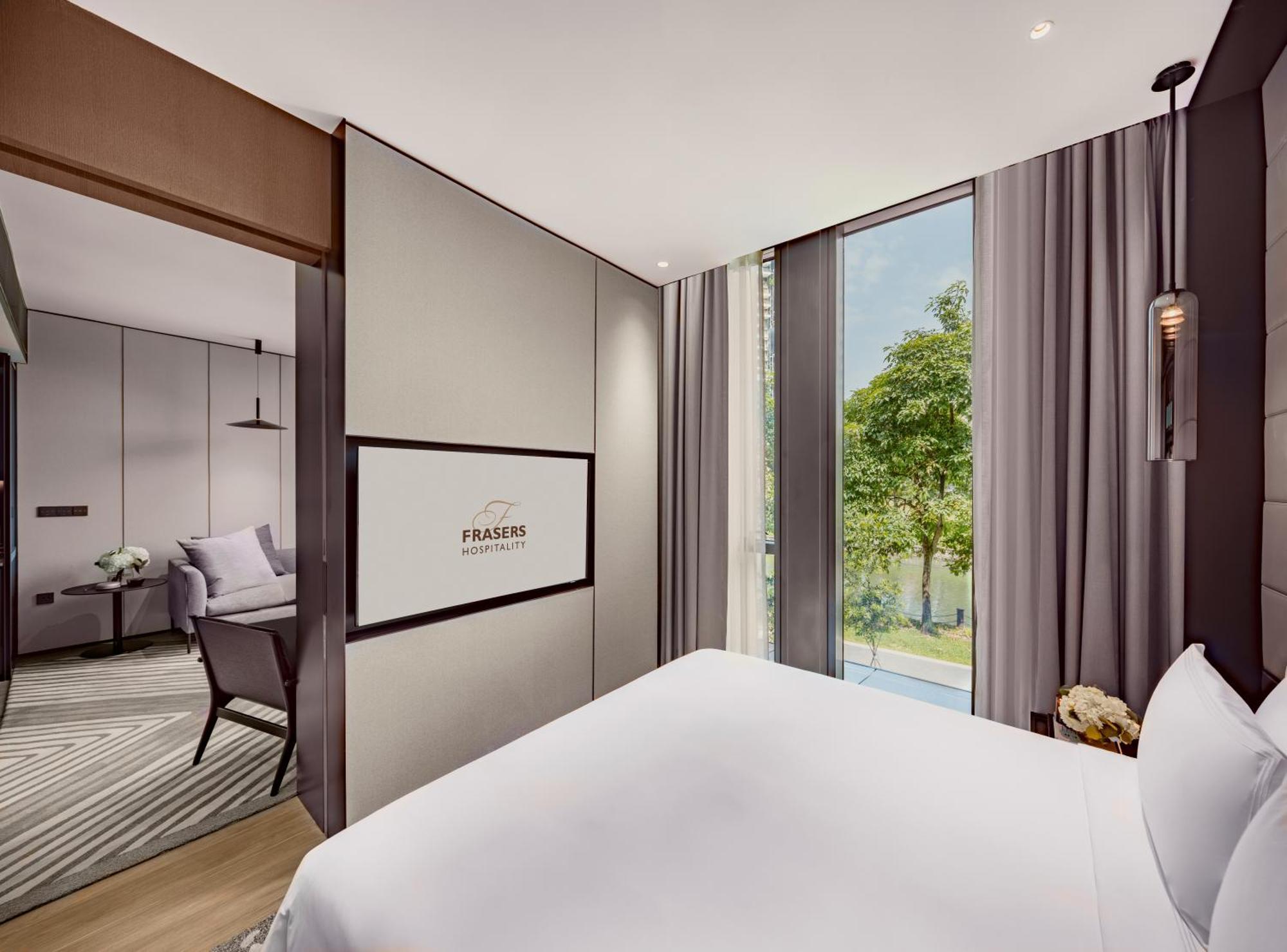 Fraser River Promenade, Khách sạn hẻo lánh 5*
